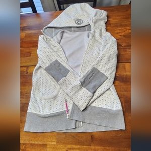 Lululemon scuba size 10 vintage used condition thumb holes